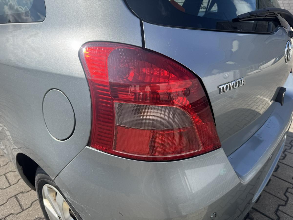 Toyota Yaris XP9 original R&uuml;cklicht R&uuml;ckleuchte Schlussleuchte links Bj.2009